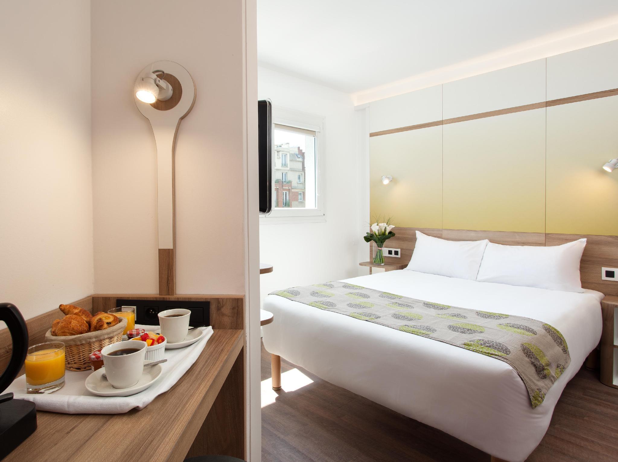 ROOM, DOUBLE BED