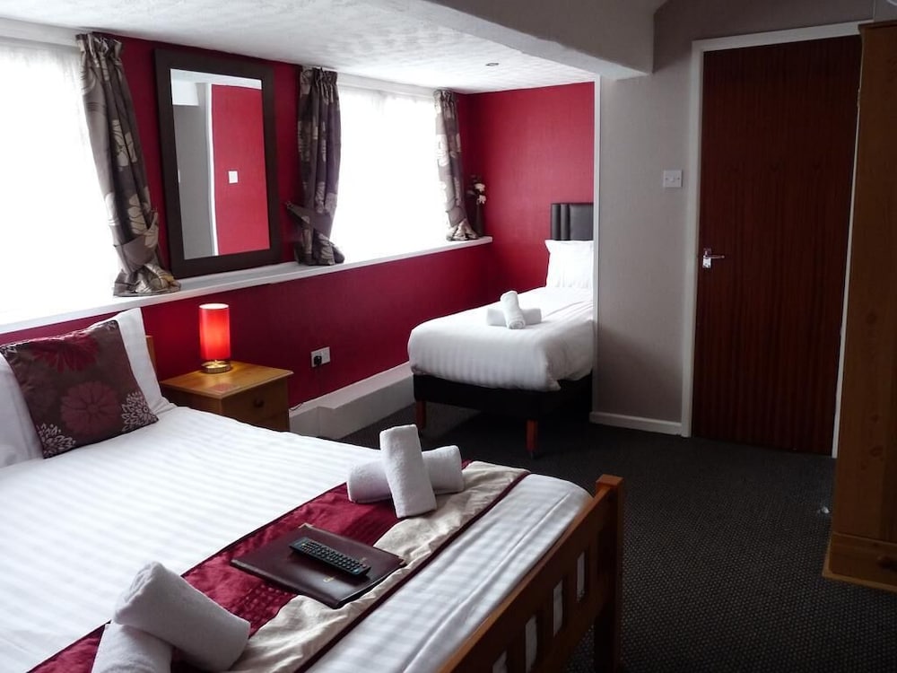 Hilbre Hotel 24/40