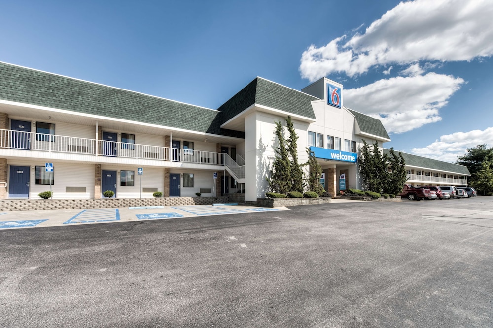Motel6 Niantic, CT - New London 40/46