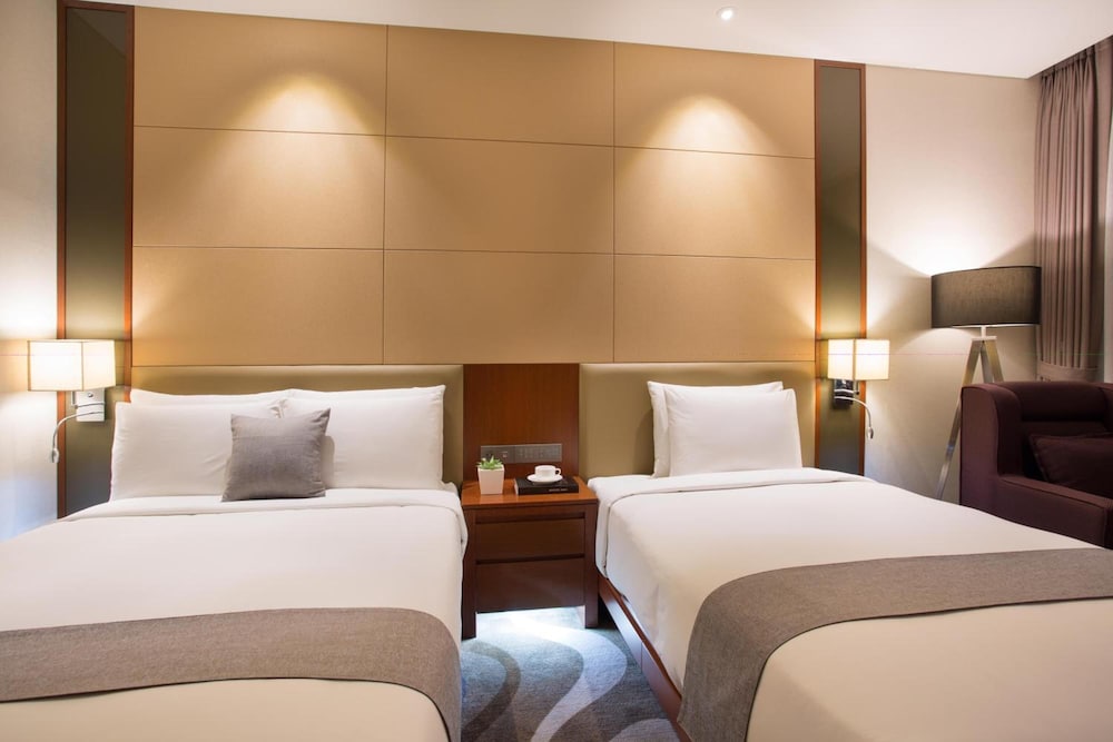 Isquare Hotel 20/50