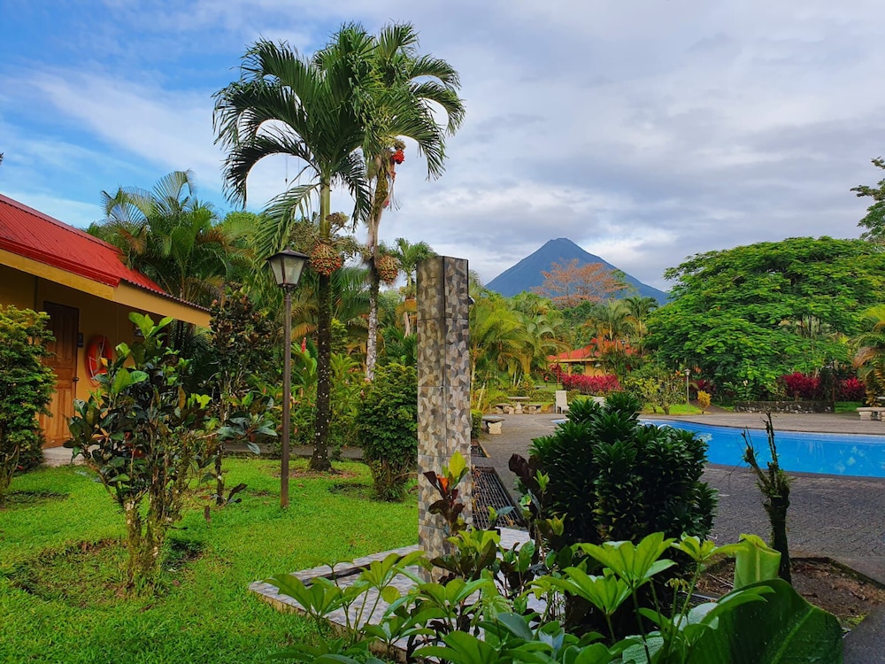 Arenal Country Inn 6/63