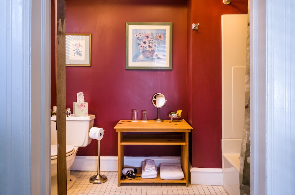 Carisbrooke Inn 24/53
