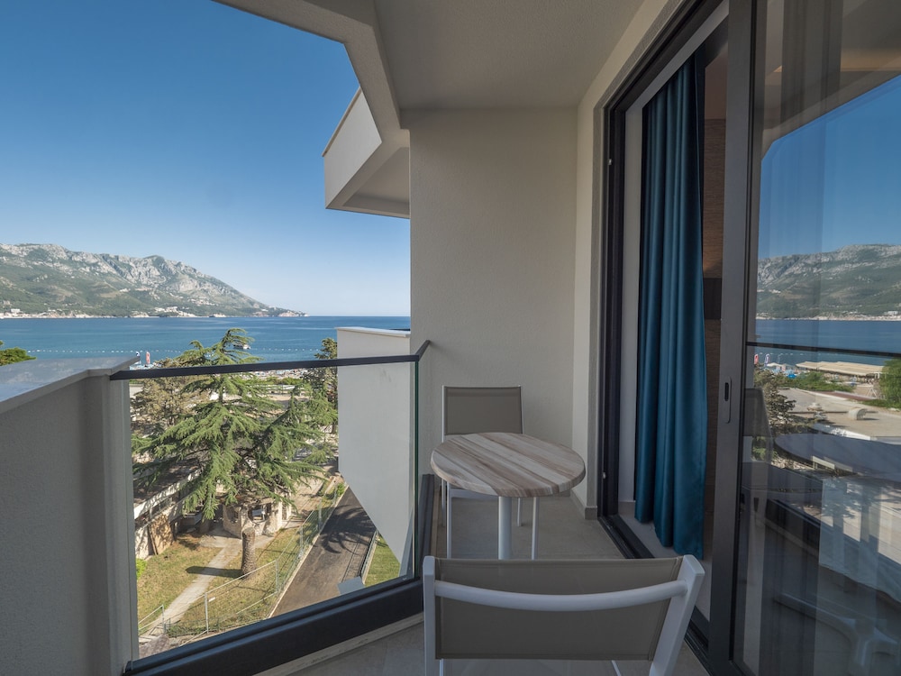 Hotel Montenegro Beach Resort 12/81