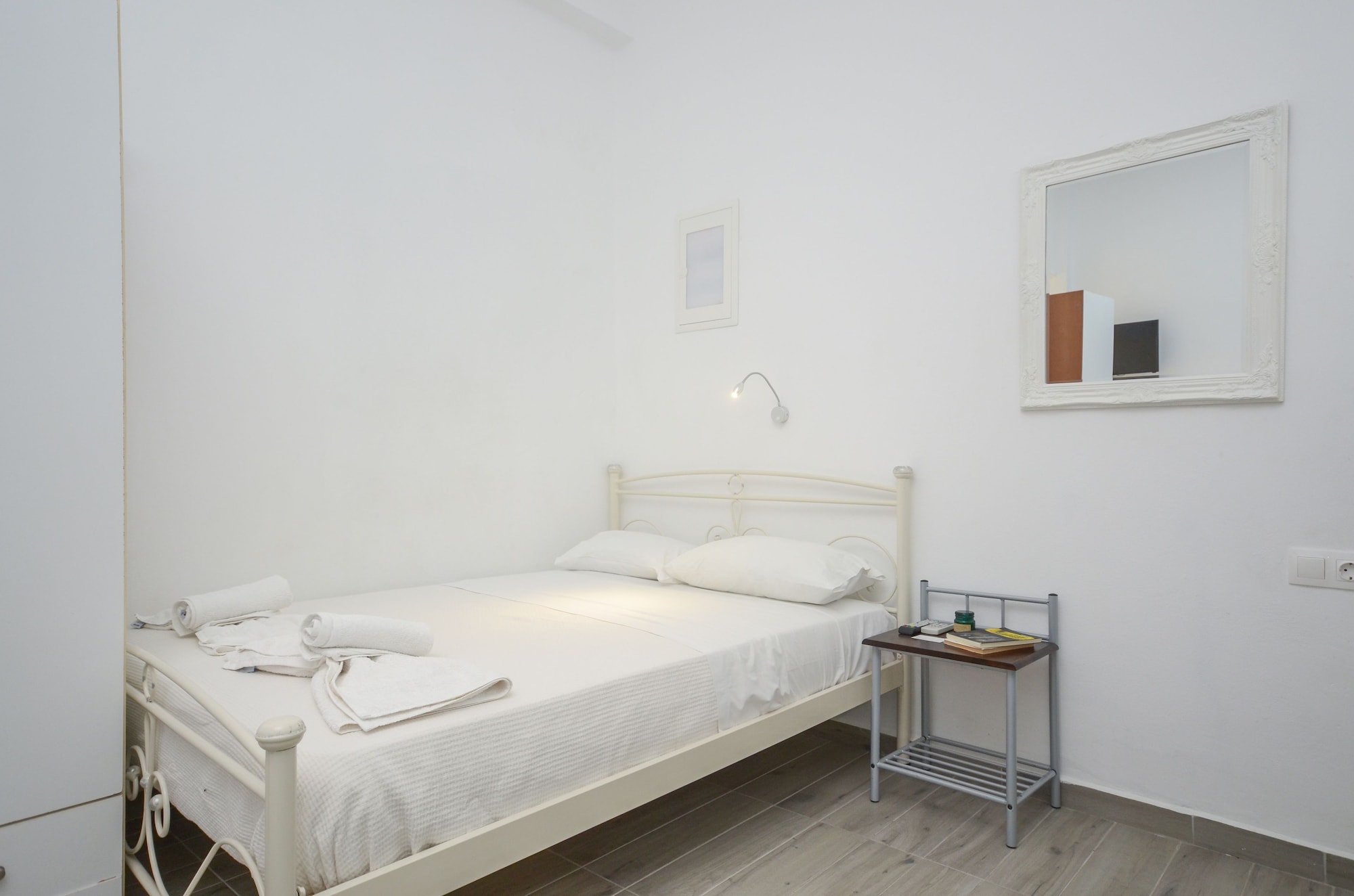 SUPERIOR, STUDIO, MULTIPLE BEDS