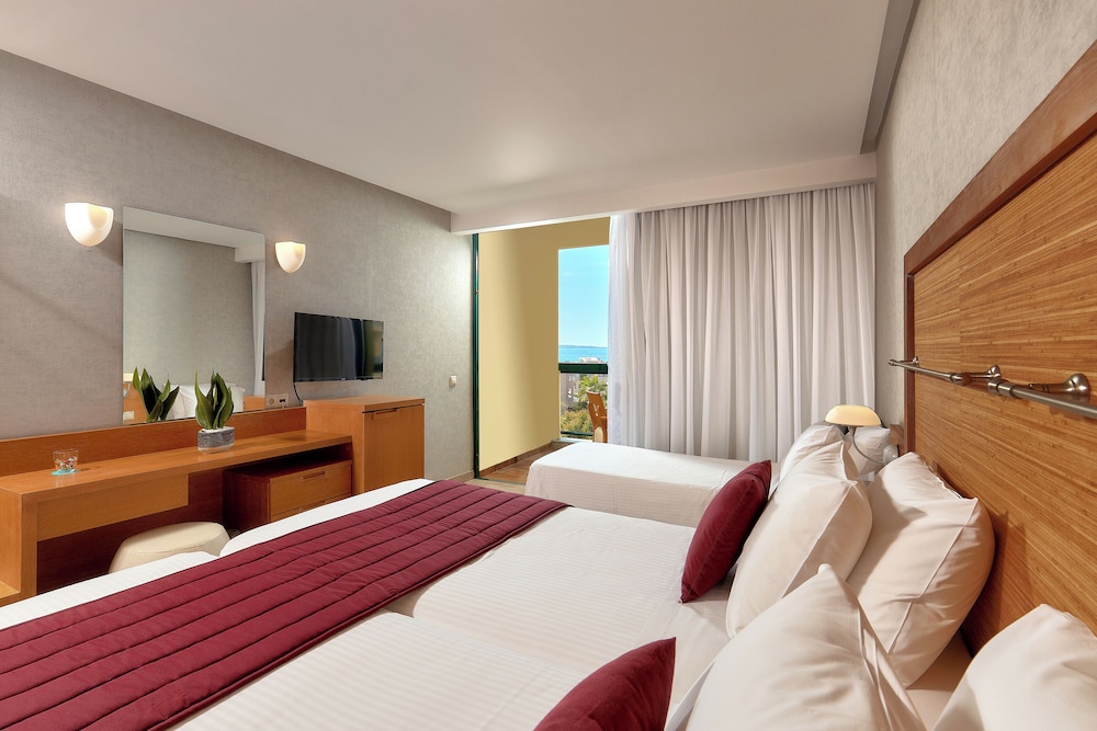 Sirens Beach Hotel 17/77