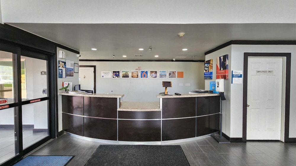 Motel6 Ennis, TX 7/66