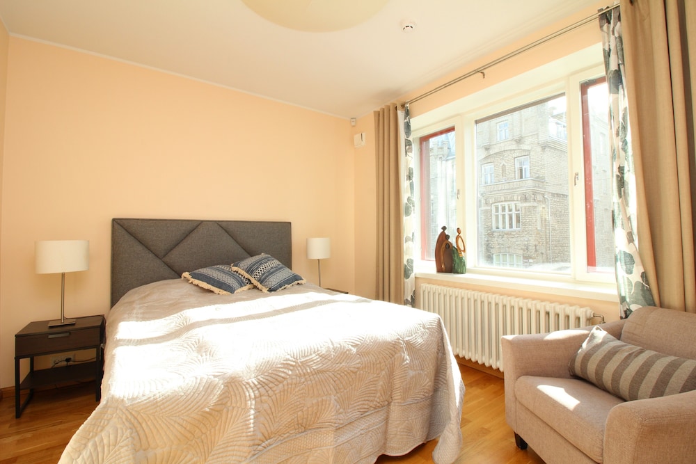 1 BEDROOM, APARTMENT, KITCHEN