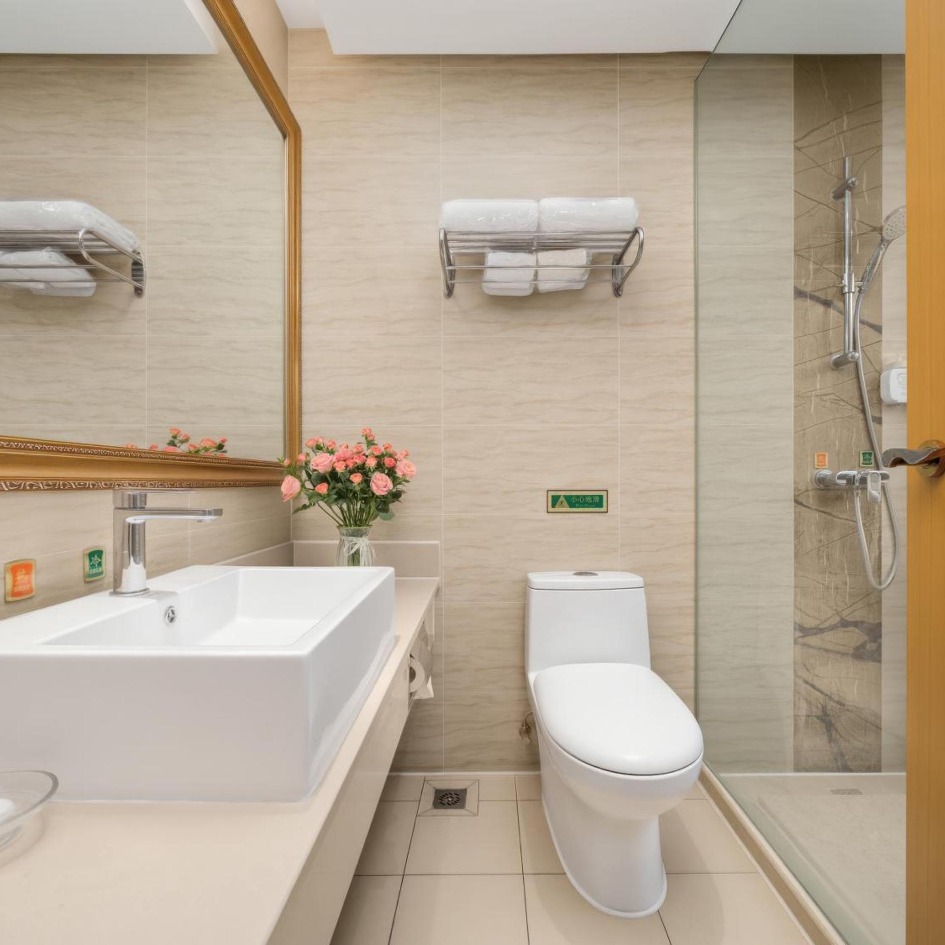 Vienna Hotel Shenzhen (Fuyong Metro Station Branch) 45/48