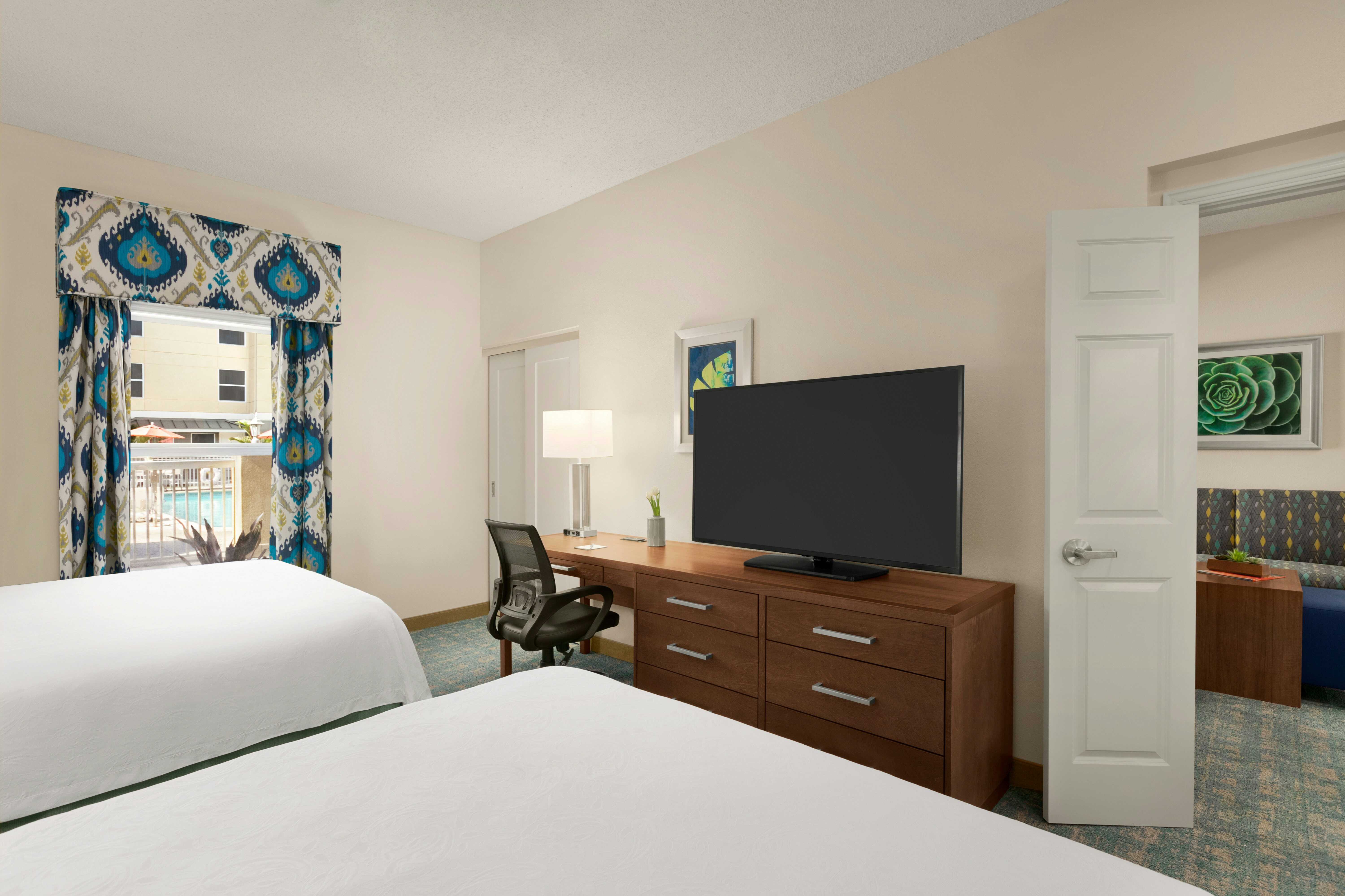 Suite, 2 Queen Beds, Pool Side