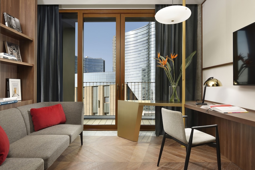 Milano Verticale UNA Esperienze 40/77