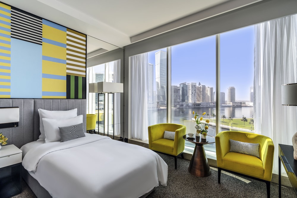 DELUXE, TWIN BEDS