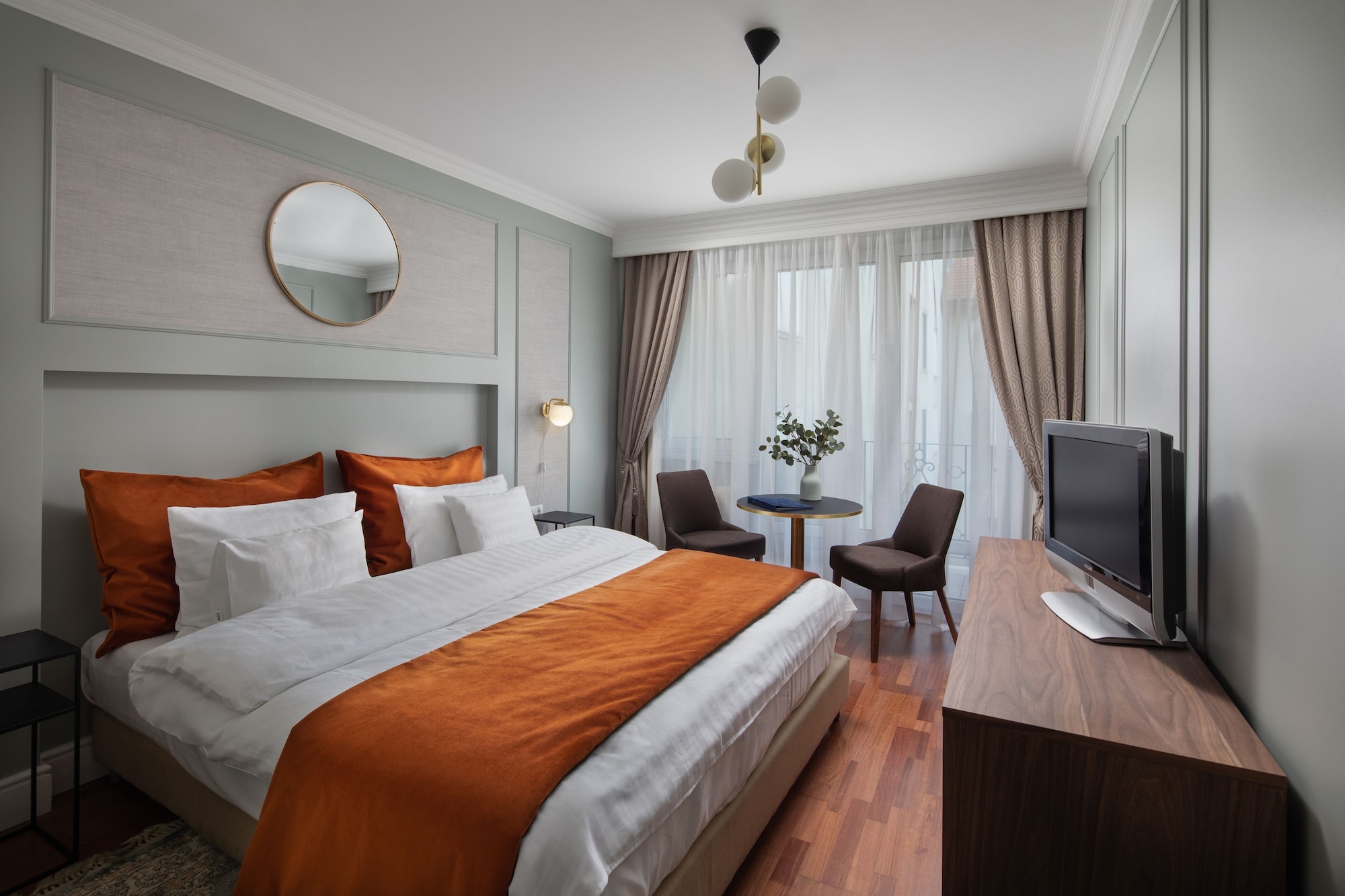 ROOM, KING BED