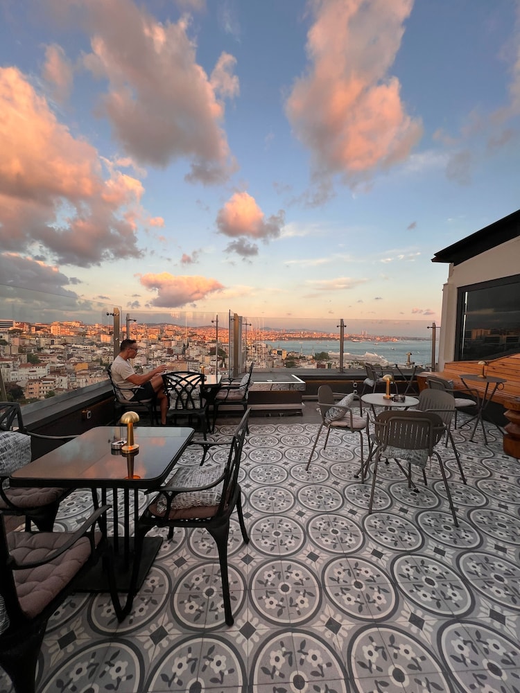 Ravouna 1906 Suites - Special Class Adults Only 38/45