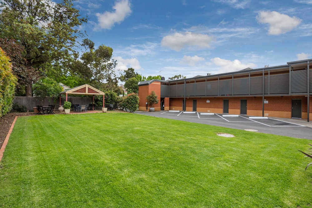 National Hotel Complex And Bendigo Central Apartments 3/68