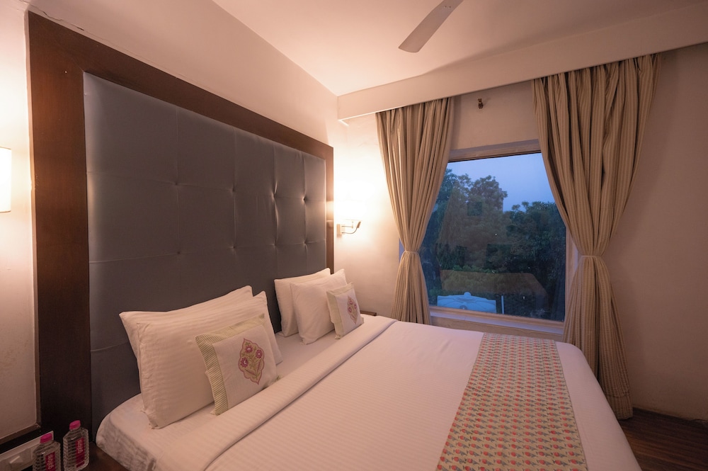 Hotel Clarks Collection Bhavnagar 13/50