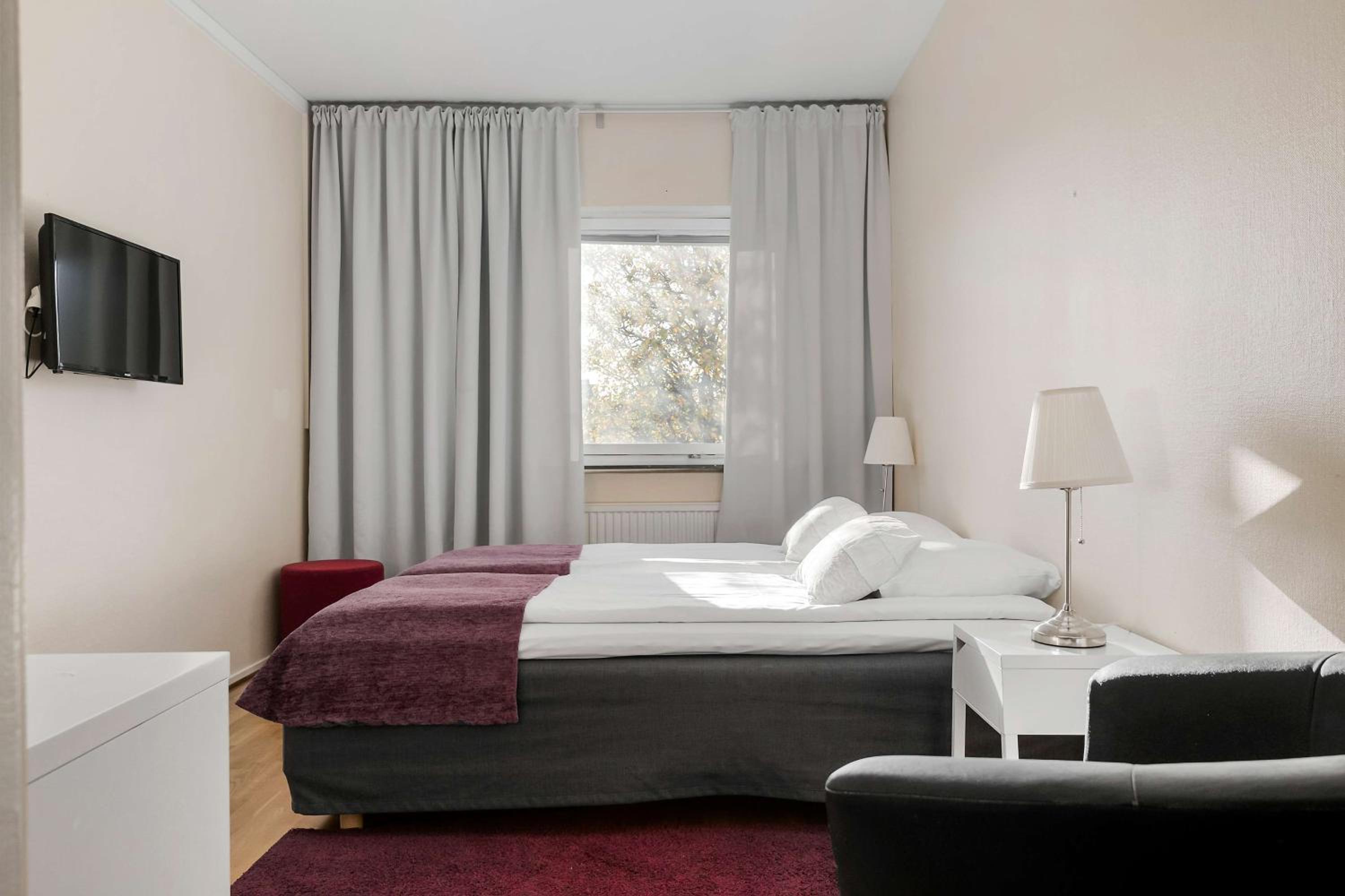 Room, Twin Beds