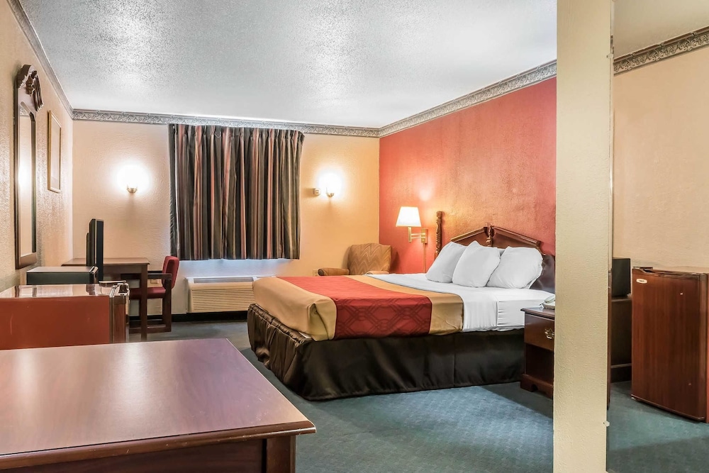 Econo Lodge Airport Reading PA 15/37