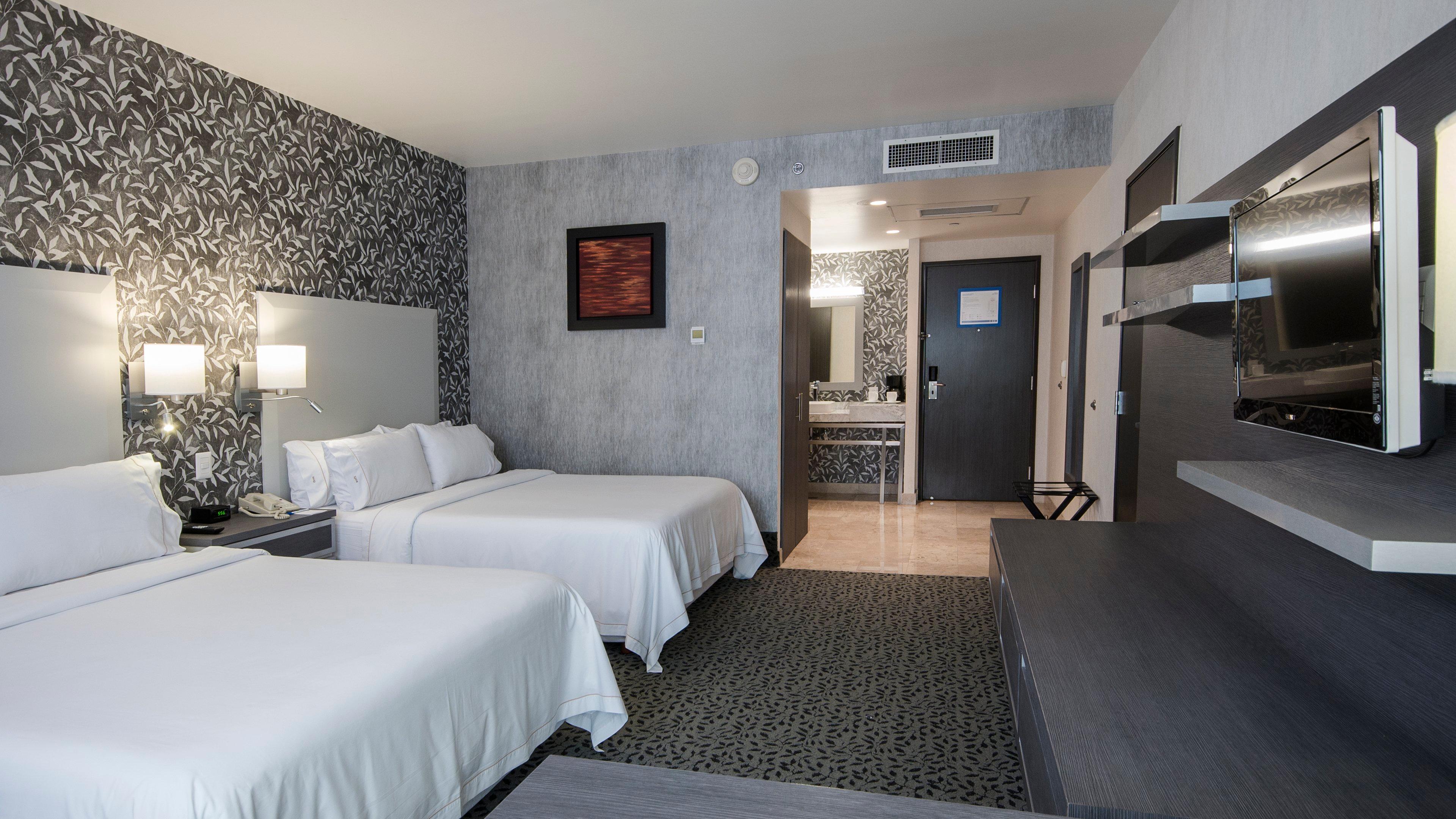 غرفة بسريرين كوين بإطلالة على الحديقة، Holiday Inn Express & Suites Queretaro, an IHG Hotel 2/3