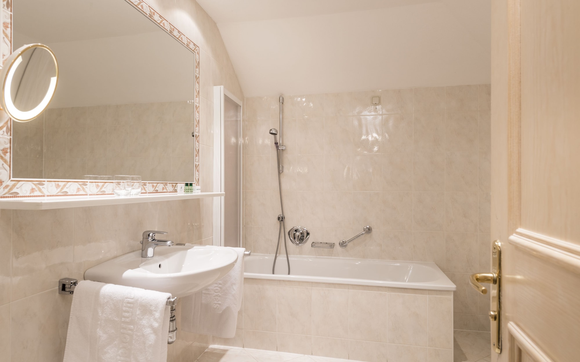 غرفة قياسية بسرير كينج، Grunerbaum Hotels 4/4