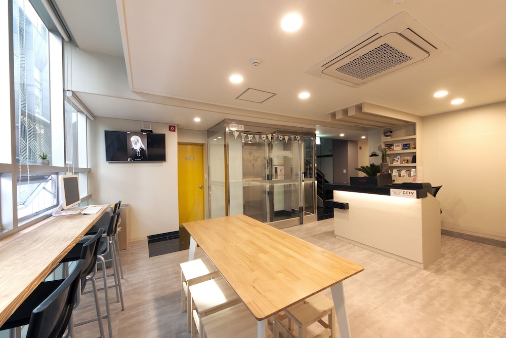 OYO Hostel Myeongdong 1 8/63
