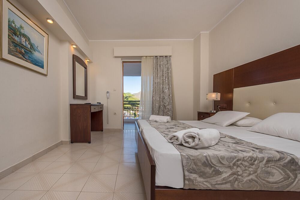 DOUBLE ROOM