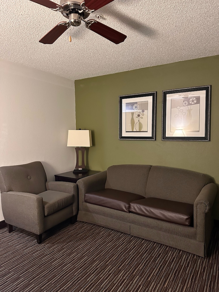 Holiday Inn Express Hotel And Suites Chicago Deerfield Lincoln 30/50
