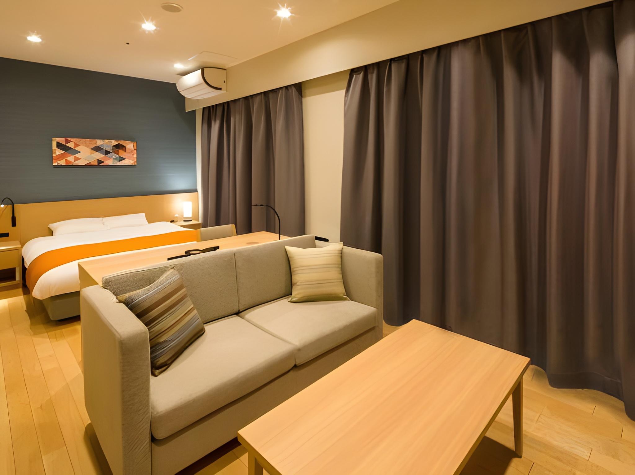 Residential, Queen Bed