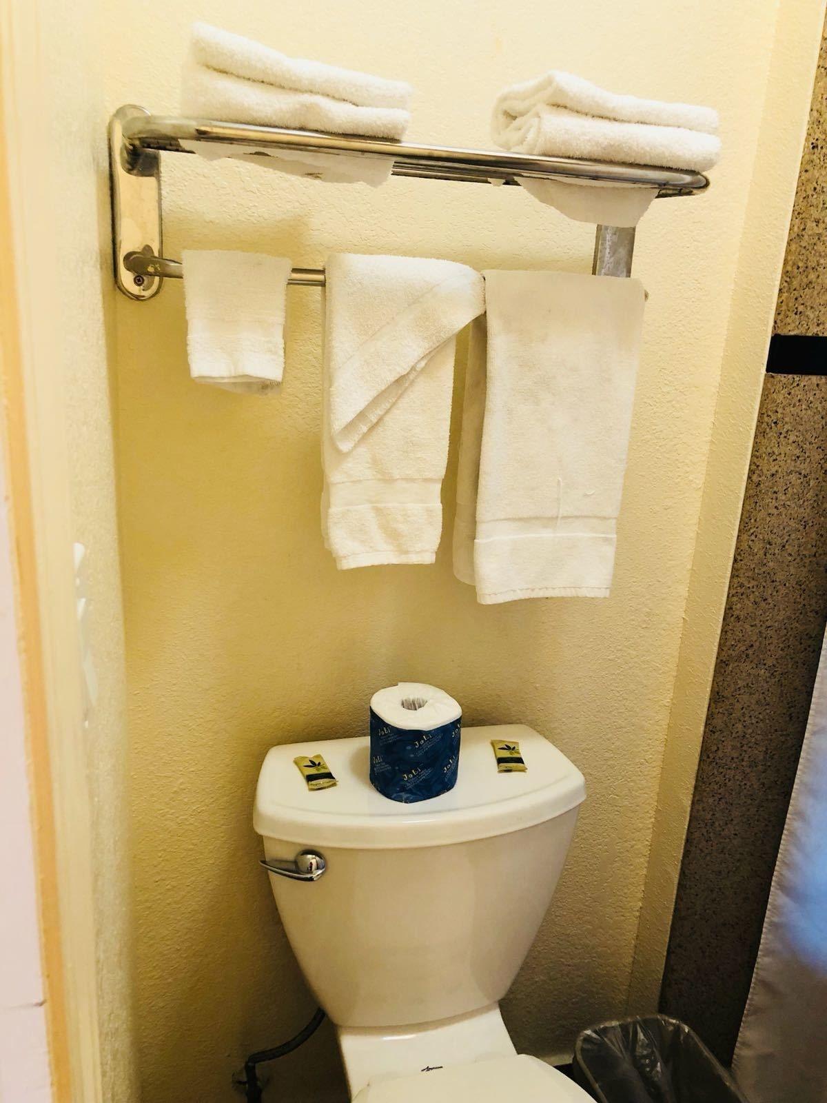 Bayshore Inn 13/15