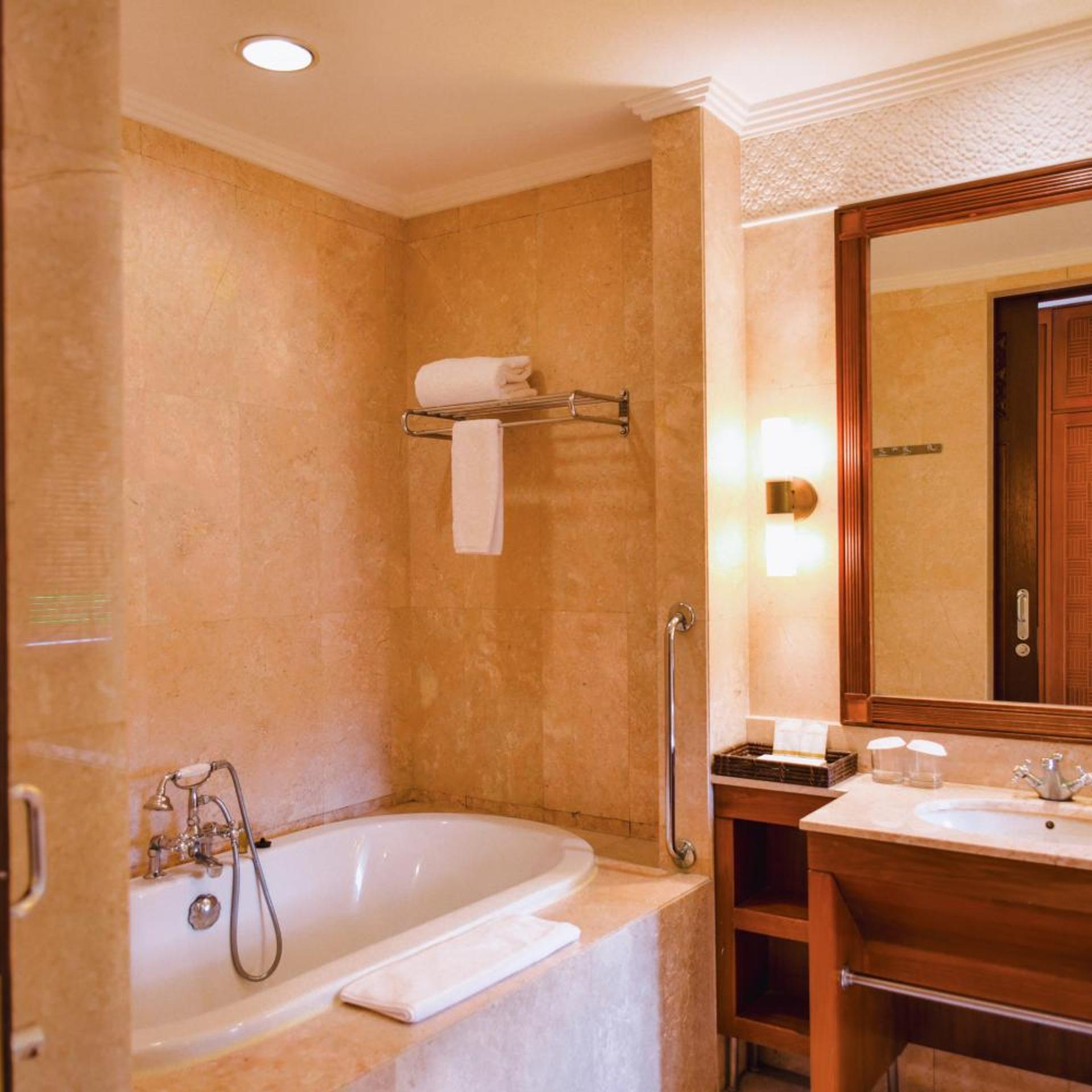 جناح ديلوكس بسريرين منفصلين بإطلالة على الحديقة، The Patra Bali Resort and Villas 3/4