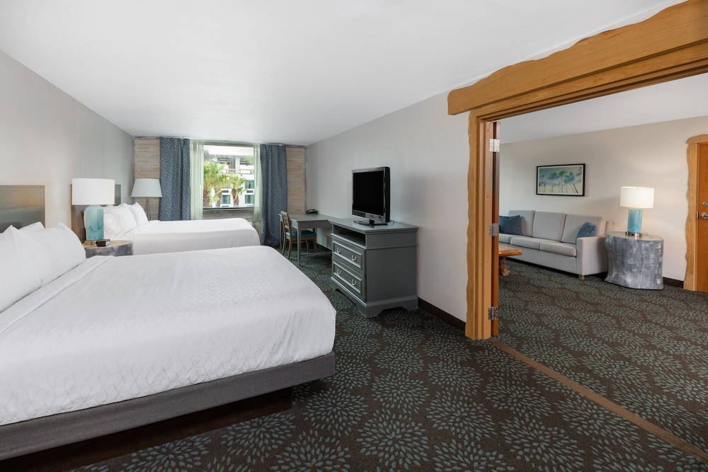 STANDARD, 2 QUEEN BEDS