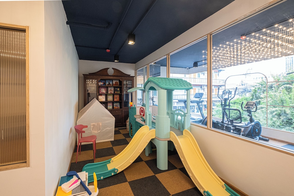 Metro Hotel Phahonyothin 35 45/50