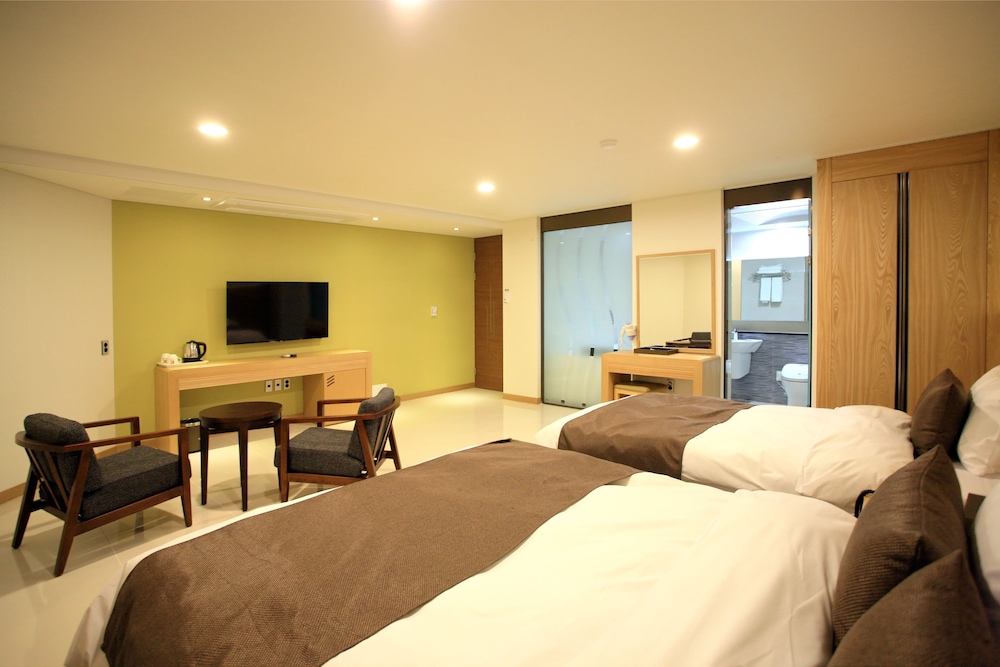 K Tourist Hotel 13/24