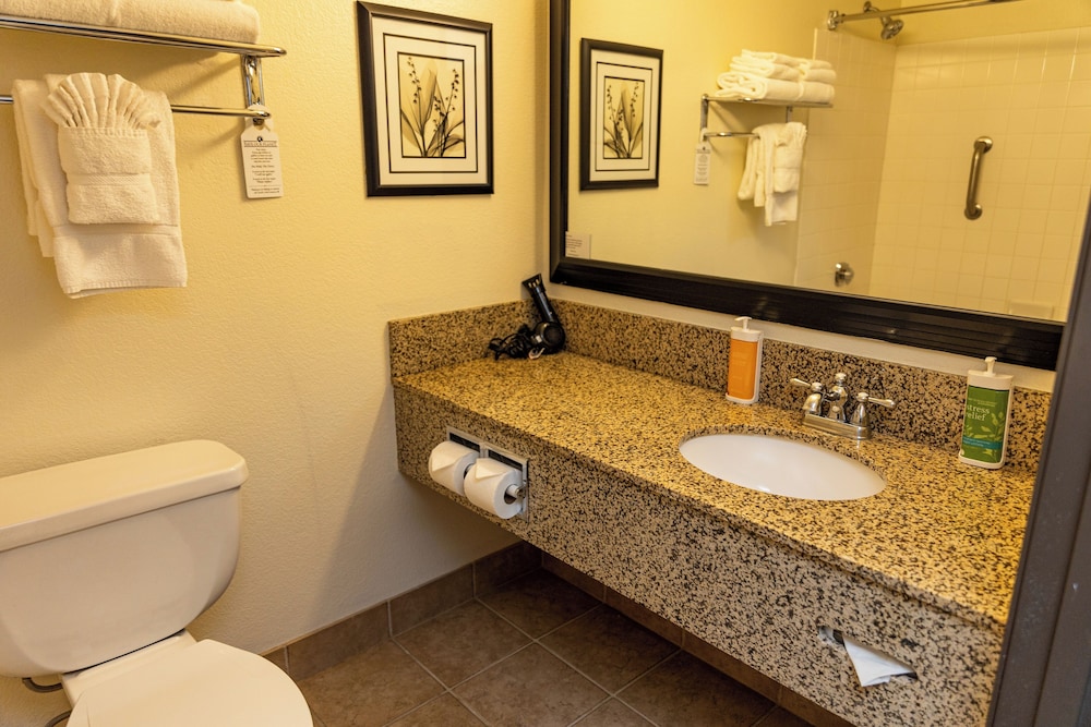 Lake Natoma Inn 44/46