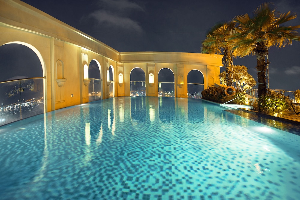 Ami Splendid Rooftop Pool 30/50