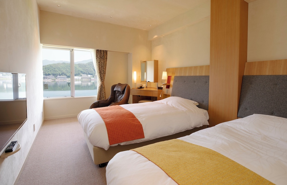 Renovated, Japanese Western, Twin Beds, 2 Futon Beds, West Wing