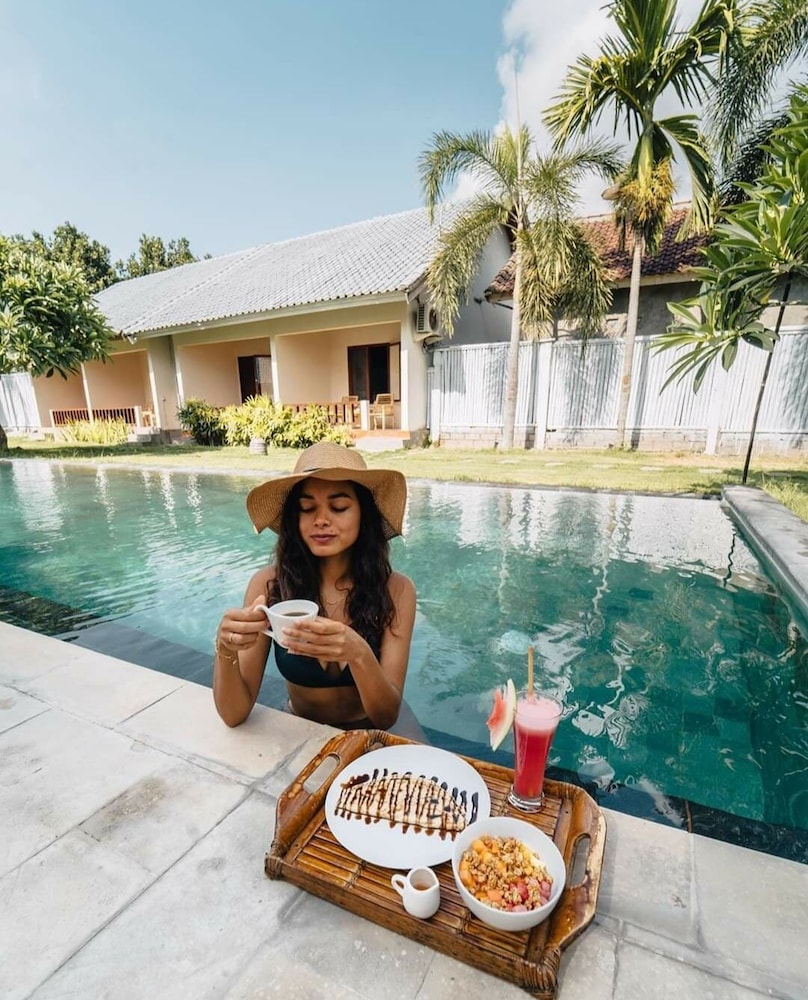 Kuta Baru Hotel 3/34