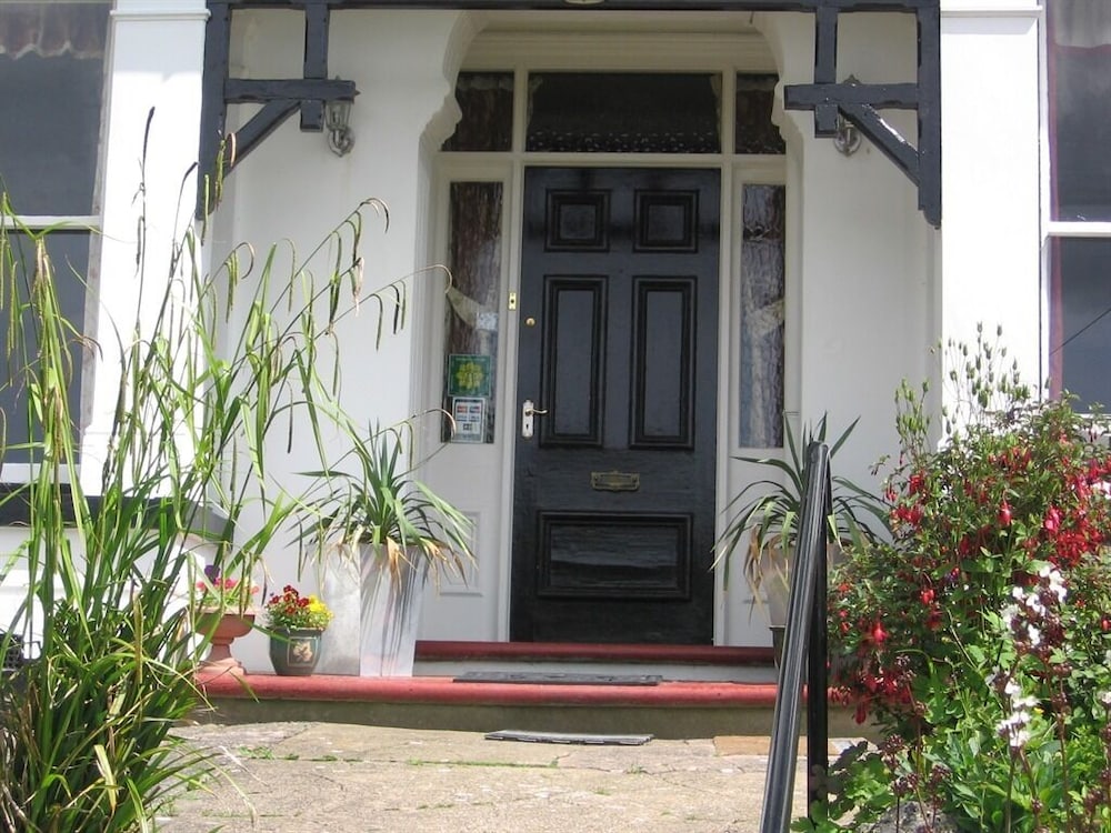 Bryn Derwen Guest House 1/60