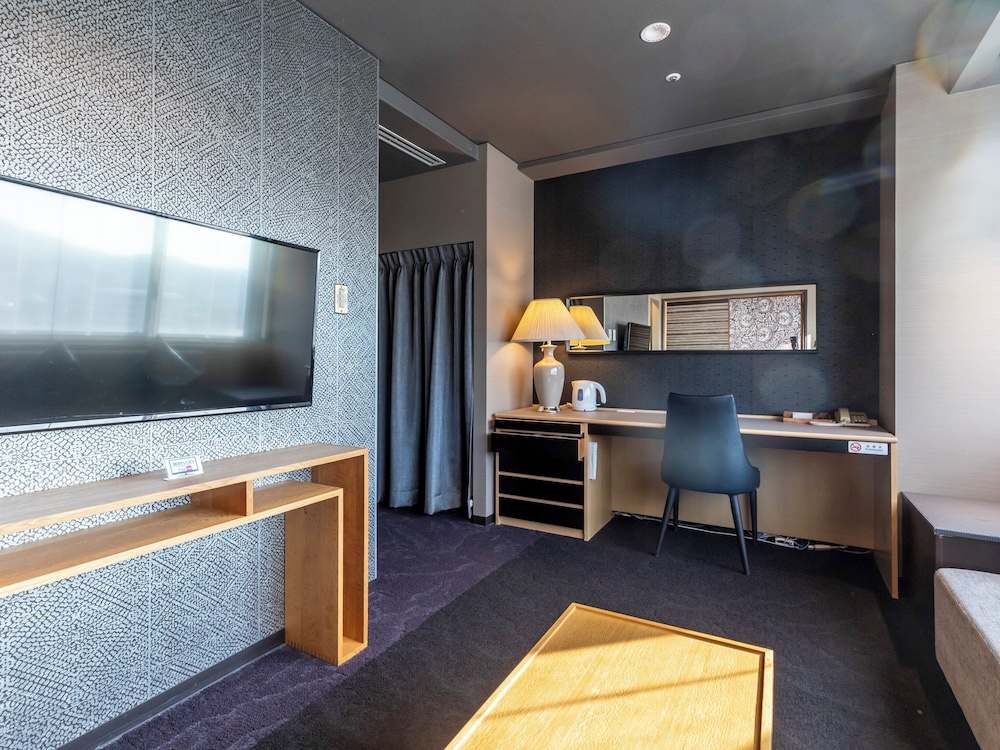 Century Plaza Hotel 48/58