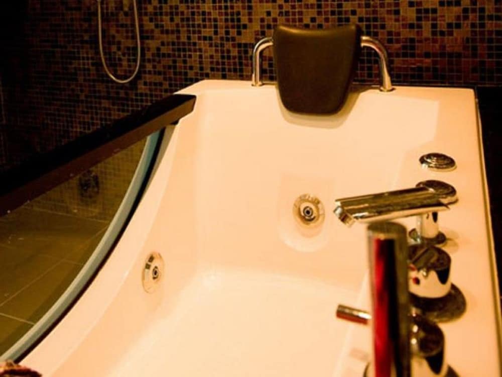 Hotel Sixty3 38/52