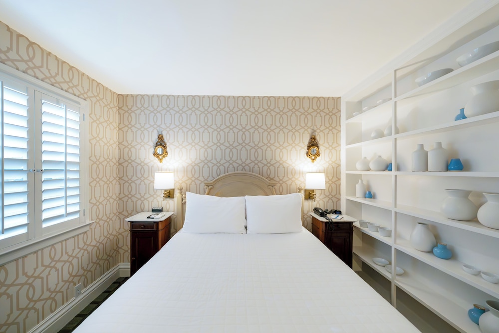 Cozy, Standard, Queen Bed