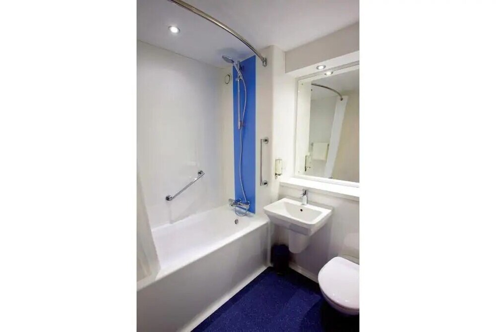 Travelodge Inverness Fairways 32/36