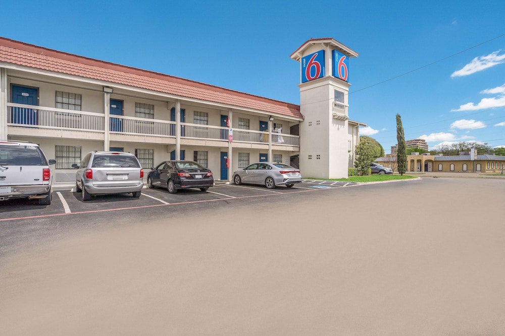 Motel6 Dallas, TX - Market Center 30/45