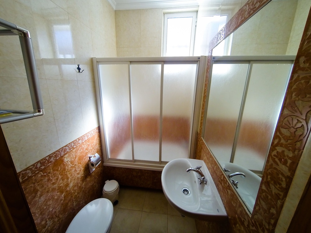 Hostal La Muralla 46/48