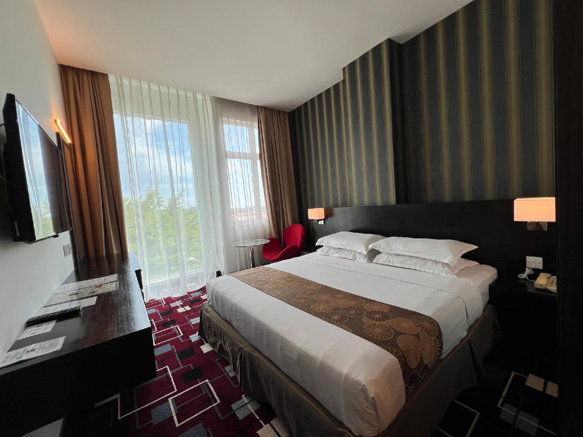 Train, Junior Suite