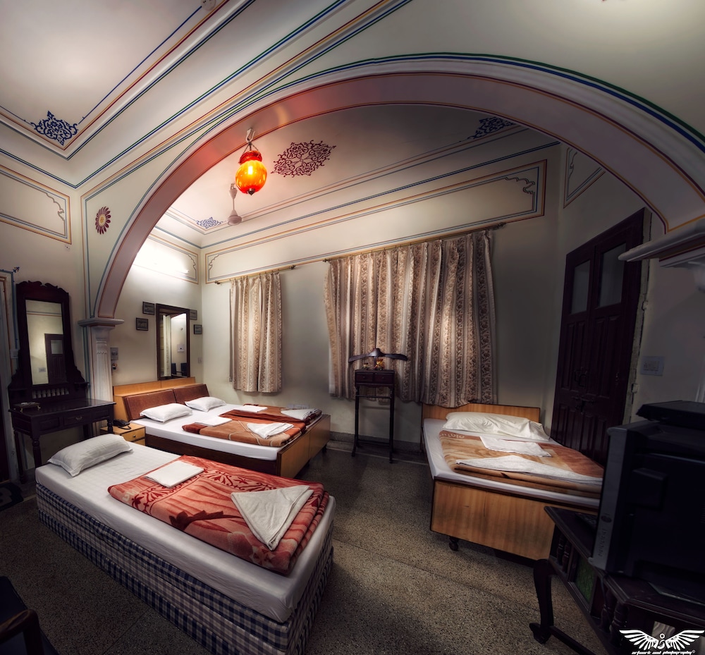 Krishna Palace 20/50