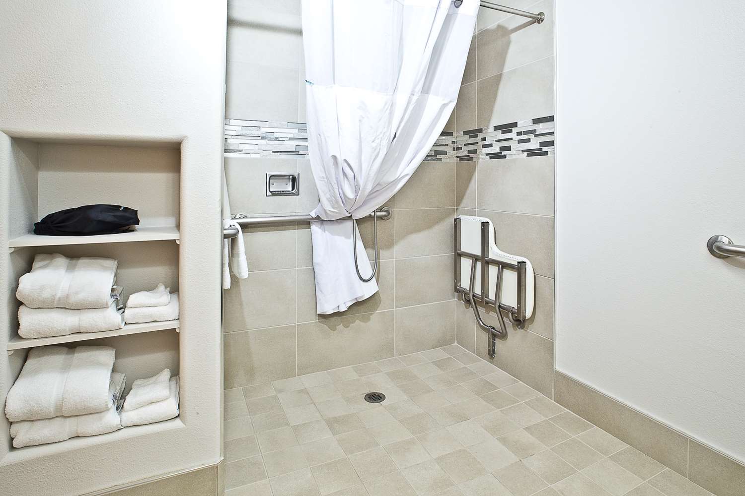 Hawthorn Suites By Wyndham Oakland/Alameda 50/50