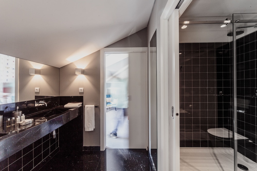 Dear Lisbon - Gallery House 48/53