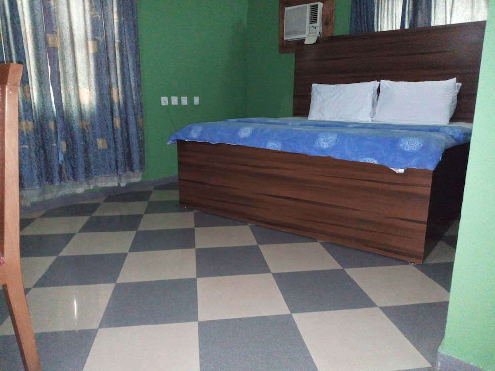 DELUXE, QUEEN BED