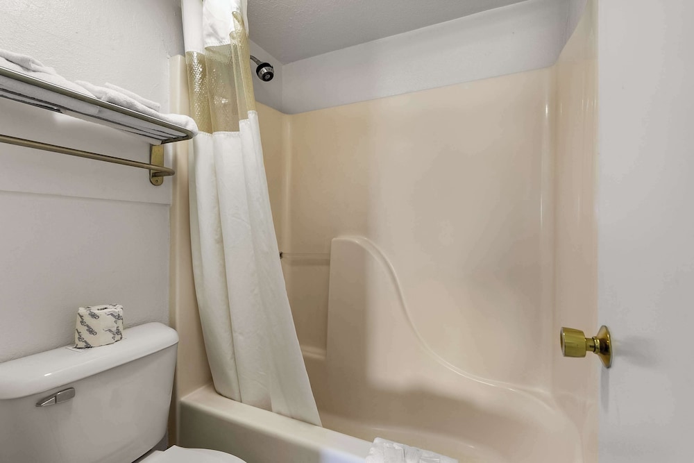 غرفة بسريرين كوين، Americas Best Value Inn Lincoln 3/6