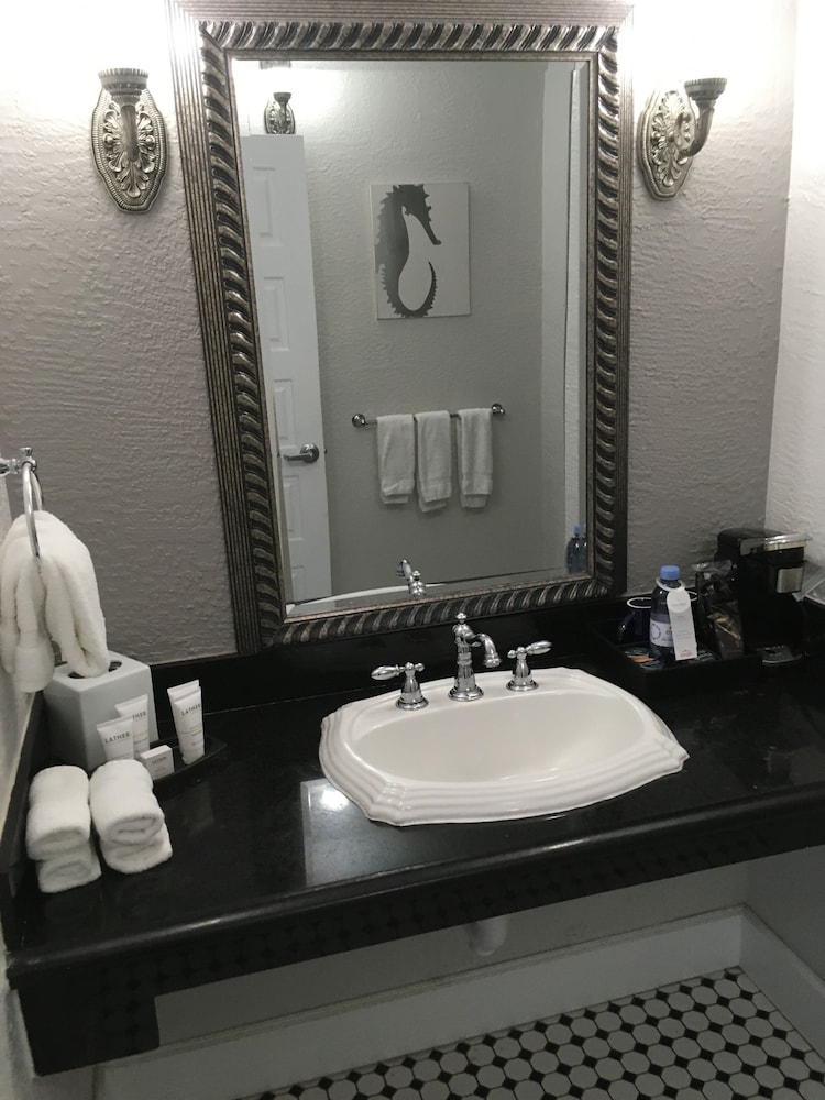 Pelican Grand Beach Resort A Noble House Resort 74/75